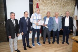 Afyonkarahisar Belediye Başkanı Mehmet Zeybeke Afyon Eğitim Vakfı Şeref Üyeliği Belgesi Verildi
