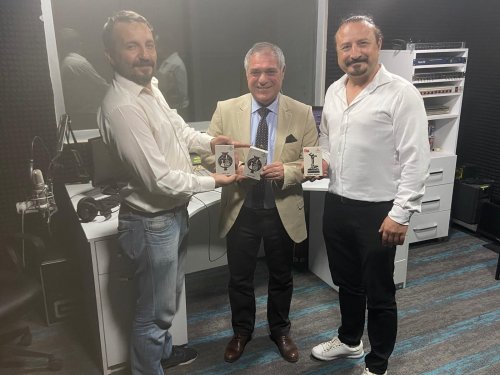 ÖĞRENCİLER İÇİN RADYO HİSAR VE RADYO TEK ORTAK YAYIN YAPTI